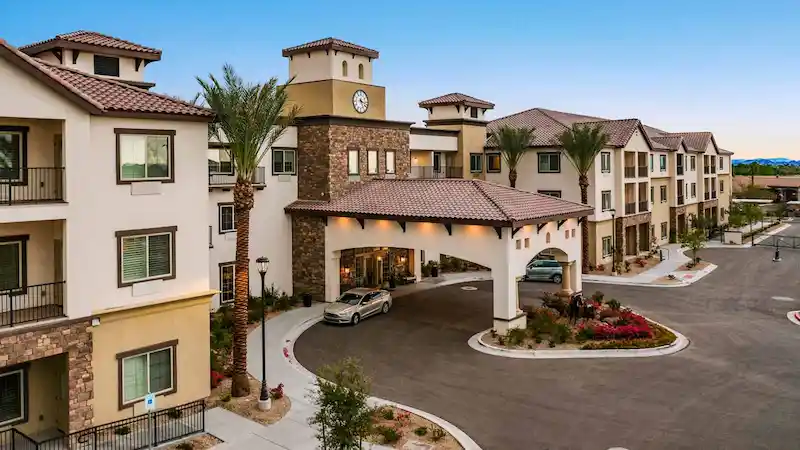 Navigating 5G Phones, Mobile Plan Offers, and Cell Phone Retailers